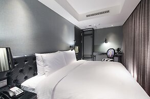 CHECK inn Taipei Main Station