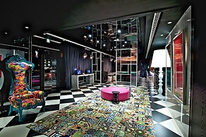 CHECK inn Taipei Main Station