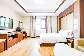 Charlot Castle Hotel