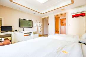 Charlot Castle Hotel