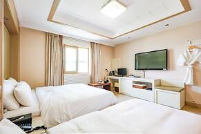 Charlot Castle Hotel