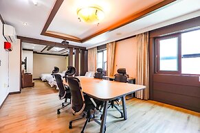 Charlot Castle Hotel