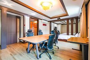 Charlot Castle Hotel