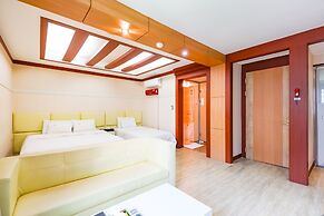 Charlot Castle Hotel