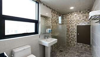 Paulownia Hostel & Guest House