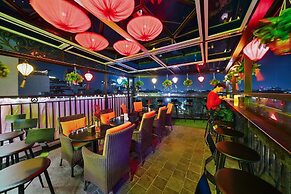 Bella Premier Hotel & Rooftop Skybar