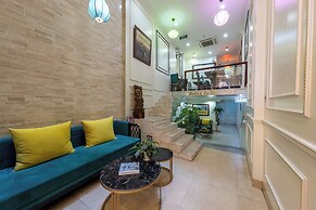 Bella Premier Hotel & Rooftop Skybar