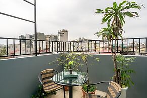 Bella Premier Hotel & Rooftop Skybar