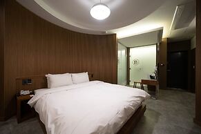 Brown-Dot Hotel Daegu Hyukshin Doshi