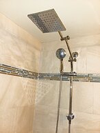 Waikiki Place - the Place to be in Waikiki