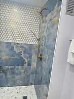 Waikiki Place - the Place to be in Waikiki