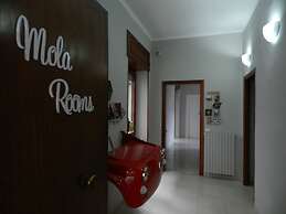 Mola Rooms