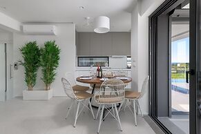 Albatross Beach Front Villas