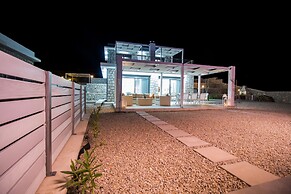 Francis & Gregorys Luxury Villas