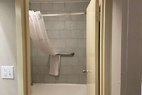 Days Inn by Wyndham Ozark