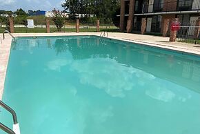 Days Inn by Wyndham Ozark