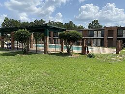 Days Inn by Wyndham Ozark