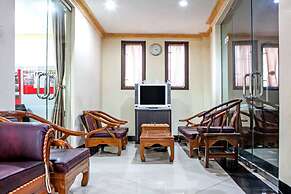 RedDoorz Plus near ISOLA UPI