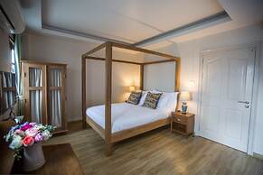 Vera Nidhra - Self check-in after 7pm