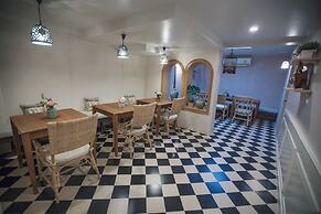 Vera Nidhra - Self check-in after 7pm