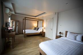 Vera Nidhra - Self check-in after 7pm