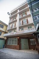 Vera Nidhra - Self check-in after 7pm