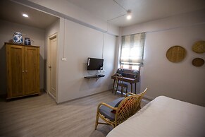 Vera Nidhra - Self check-in after 7pm