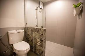 Vera Nidhra - Self check-in after 7pm