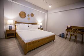 Vera Nidhra - Self check-in after 7pm