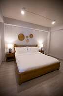 Vera Nidhra - Self check-in after 7pm