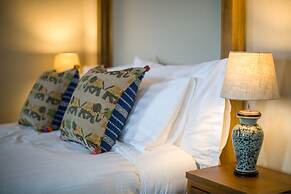 Vera Nidhra - Self check-in after 7pm