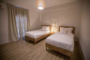 Vera Nidhra - Self check-in after 7pm