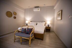 Vera Nidhra - Self check-in after 7pm