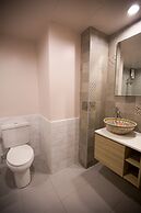 Vera Nidhra - Self check-in after 7pm