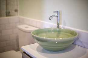 Vera Nidhra - Self check-in after 7pm