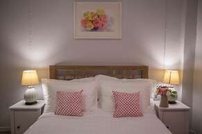 Vera Nidhra - Self check-in after 7pm