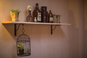 Vera Nidhra - Self check-in after 7pm