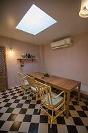 Vera Nidhra - Self check-in after 7pm