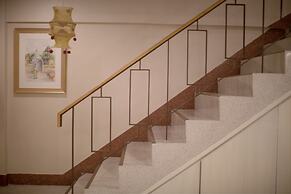 Vera Nidhra - Self check-in after 7pm