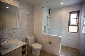 Vera Nidhra - Self check-in after 7pm