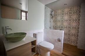 Vera Nidhra - Self check-in after 7pm