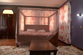 Karen Bomas Inn