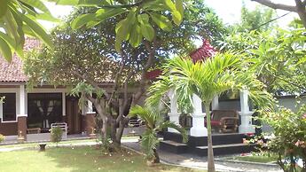 Puri Mandhara Lovina