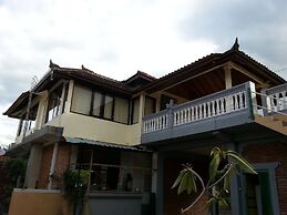 Puri Mandhara Lovina