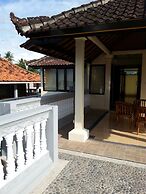 Puri Mandhara Lovina