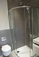 Icon Brentwood City Apartment
