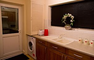 Icon Hutton Apartment