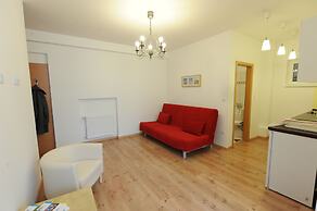 Toldi Apartments