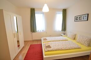 Toldi Apartments