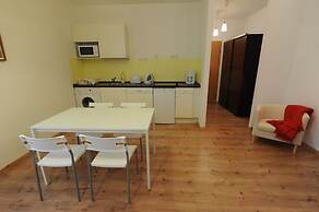 Toldi Apartments